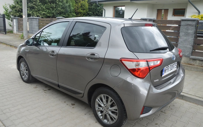 Toyota Yaris cena 57900 przebieg: 57000, rok produkcji 2017 z Józefów małe 137
